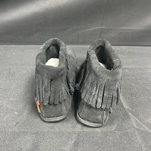 Minnetonka Women’s Concho Feather Black Boot (2931) - Picture 3 of 9